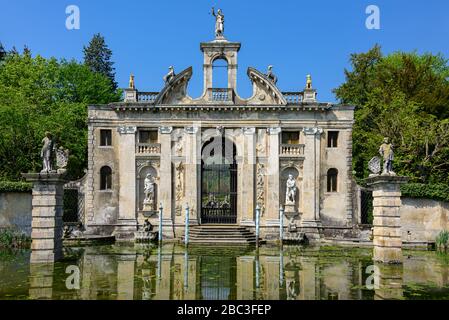 Das Haupttor der Villa Barbarigo ist eine ländliche Villa aus dem 17. Jahrhundert, die von der venetianischen Familie der Barbarigo erbaut wurde Stockfoto