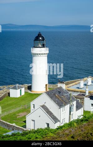 Davaar Island weißer Leuchtturm und Baumwolle vertikales Foto. Campbeltown, Schottland Stockfoto