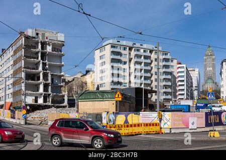 Stadtzentrum des Bezirks Kallio wird abgerissen an der Ecke Toinen Linja und Siltasaarenkatu in Helsinki, Finnland Stockfoto