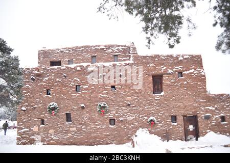 Grand Canyon, AZ., USA 31. Dezember 1, 2019.Mary E.J. Coulter eröffnete das Hopi House in 1905, um Adobe Pueblo der amerikanischen Ureinwohner von Hopi zu gedenken Stockfoto