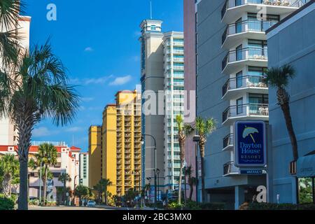 Resort Hotels, einschließlich Hilton Grand Vacations Anderson Club Resort Hotel und Timeshare am North Ocean Boulevard in Myrtle Beach, South Carolina. Stockfoto