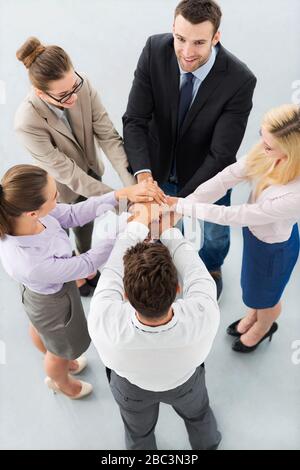 Unternehmensgruppe, die sich den Händen anschlossen Stockfoto