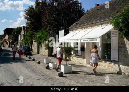 Straßenansicht des Malerdorfes Barbizon.Barbizon.seine-et-Marne.France Stockfoto