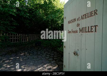 Der Eingang des Hauses und des Studios von Jean Francois Millet. Masion et Atelier de Jean Francois Millet.Barbizon.seine-et-Marne.France Stockfoto