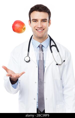 Junge männliche Arzt mit Stethoskop Stockfoto