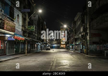 Leere Straße in Bangkok während der Covid 19 Pandemie Stockfoto
