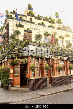 The Churchill Arms Pub, Kensington Church Street, London, Vereinigtes Königreich Stockfoto