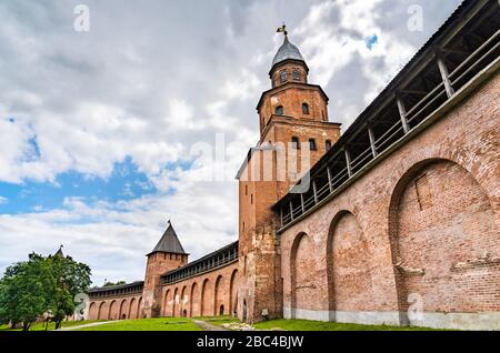 Kremlmauern von Nowgoroder Detinetten in Veliky Nowgorod, Russland Stockfoto