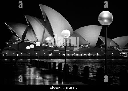 Das berühmte Opernhaus von The Rocks aus gesehen, Sydney Harbour AU Stockfoto