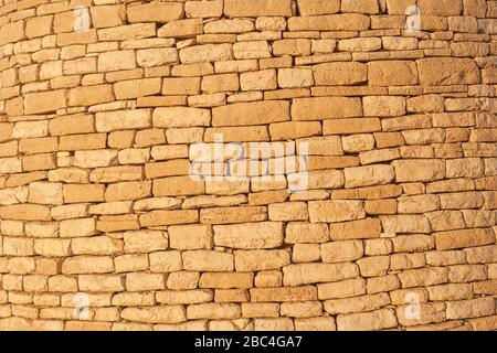 Detail der aufwendigen Steinmetzarbeiten an einem der Beehive Gräber von Bat in Oman. Die Gräber gehören zu dem wohl einzigartigsten Ensemble der 4000-5000 Jahre alten B. Stockfoto