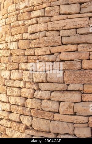 Detail der aufwendigen Steinmetzarbeiten an einem der Beehive Gräber von Bat in Oman. Die Gräber gehören zu dem wohl einzigartigsten Ensemble der 4000-5000 Jahre alten B. Stockfoto