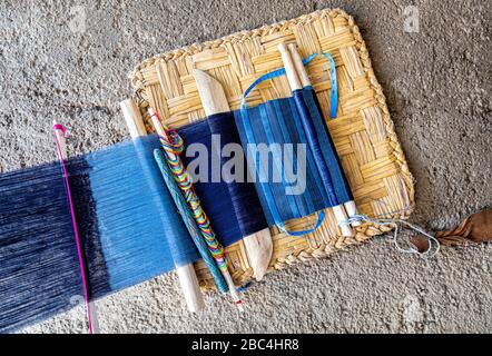 Werkzeuge des Handels der Weber von San Juan am Atitlan-See, Guatemala. Stockfoto
