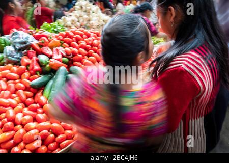 Gemüseabschnitt des Marktes in Chichicastenango, Guatemala. Stockfoto