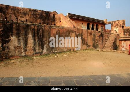 Blick auf den Bau im Hinterhof des Maharaj Sawai Mansingh II Museums im Stadtpalast in Jaipur, Rajasthan, Indien, Asien Stockfoto