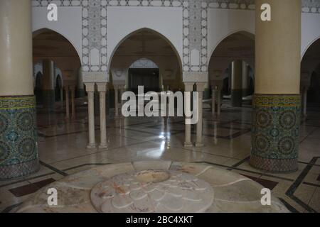 Das üppige Hammam und die Waschanlage befinden sich im Untergeschoss der Hassan II Moschee in Casablanca, Marokko, die 1993 eröffnet wurde und die größte Moschee Afrikas ist Stockfoto