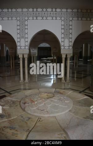 Das üppige Hammam und die Waschanlage befinden sich im Untergeschoss der Hassan II Moschee in Casablanca, Marokko, die 1993 eröffnet wurde und die größte Moschee Afrikas ist Stockfoto