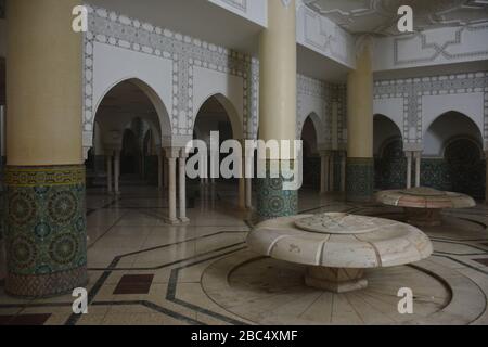 Das üppige Hammam und die Waschanlage befinden sich im Untergeschoss der Hassan II Moschee in Casablanca, Marokko, die 1993 eröffnet wurde und die größte Moschee Afrikas ist Stockfoto