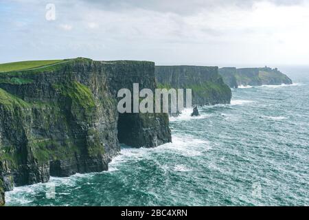 Klippen der zerklüfteten Küste von Moher in Irland Stockfoto