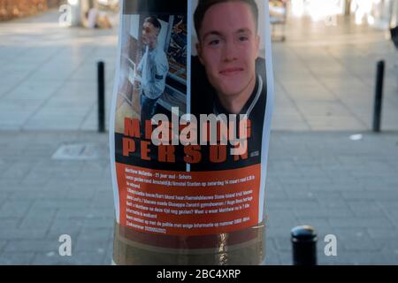 Plakatvermisste Mathew McCombe in Amsterdam, Niederlande 2020 beim Ausbruch des Coronavirus Stockfoto