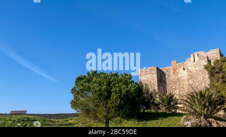 Die alte Rocca Aldobrandesca von Talamone, Grosseto, Toskana, Italien, Europa, an einem schönen sonnigen Tag Stockfoto