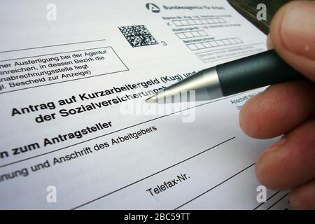 München, Deutschland. April 2020. Thema: Antrag auf Kurzarbeit (KUG). Symbolfoto.Form, Kurzarbeitergeld. Anwendung, Antragsformular. Weltweite Nutzung Credit: Dpa / Alamy Live News Stockfoto