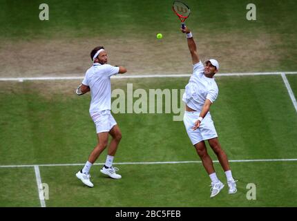 Die Schweden Robert Lindstedt und die Rumäninnen Horia Tecau im Einsatz während ihres Spiels gegen den Großbritanniens Jonathan Marray und den Dänen Frederik Nielsen Stockfoto