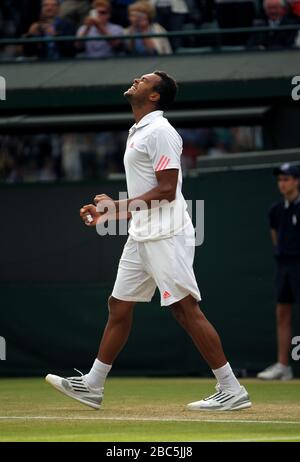 Frankreichs Jo-Wilfried Tsonga feiert den deutschen Philipp Kohlschreiber Stockfoto