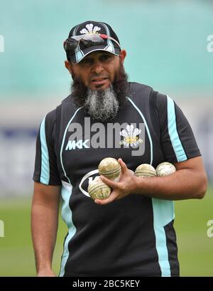 Spin Bowling Trainer der Surrey Lions, Mushtaq Ahmed Stockfoto