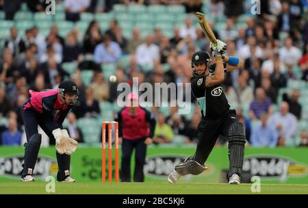 Kevin Pietersen von Surrey Lions im Kampf gegen die Middlesex Panthers. Stockfoto