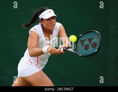 Japans Ayumi Morita in Aktion gegen Chinas Shuai Peng Stockfoto