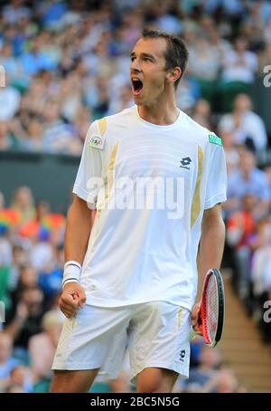 Der tschechische Lukas Rosol feiert gegen Spaniens Rafael Nadal Stockfoto