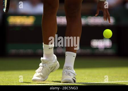 Usbekistans Akgul Amanmuradova im Einsatz gegen die Tschechin Petra Kvitova Stockfoto