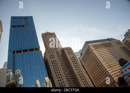 Chicago ist für seine Wolkenkratzer bekannt, von denen einige in diesem Bild zu sehen sind Stockfoto