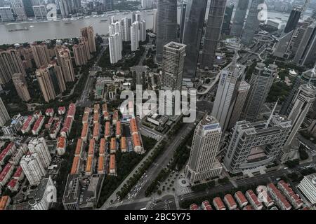 Shanghai, China - Jul 18, 2018: Luftaufnahme von Lujiazui, Shanghai, bei Sonnenuntergang Stockfoto