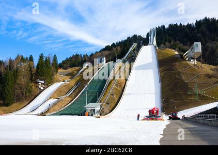 Garmisch Partenkirchen, Deutschland - 20. Februar 2020: Eine der ältesten Schanzen der Welt im Wintersport-Olympiastadion. Sie wurde ursprünglich für den gebaut Stockfoto