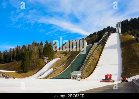 Garmisch Partenkirchen, Deutschland - 20. Februar 2020: Eine der ältesten Schanzen der Welt im Wintersport-Olympiastadion. Sie wurde ursprünglich für den gebaut Stockfoto