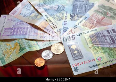 Rumänischen neuen Leu-Banknoten und -Münzen Stockfoto