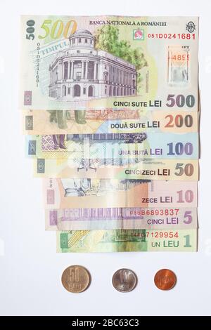 Rumänischen neuen Leu-Banknoten und -Münzen isoliert auf Weiß Stockfoto