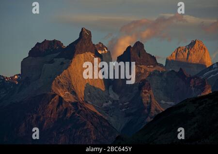 Torres del Paine Nationalpark, Blick auf Cuernos del Paine Stockfoto