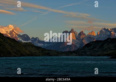 Torres del Paine Nationalpark, Blick auf Cuernos del Paine Stockfoto