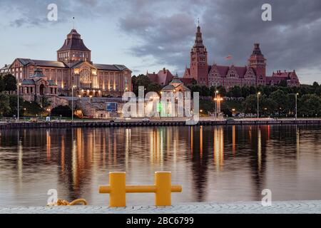 Das Hotel befindet sich vor dem Nationalmuseum. Szczecin. Polen. Stockfoto