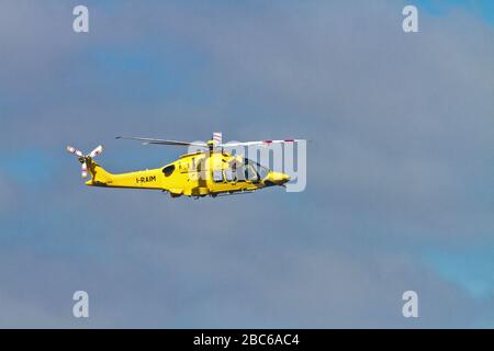 Der privat geführte hubschrauber agusta westland AW 189 fotografiert am Flughafen Malpensa, Mailand, Italien Stockfoto