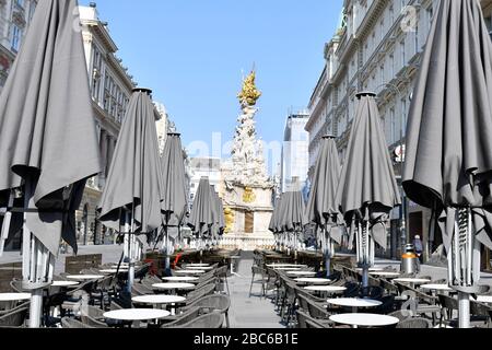 Wien, Österreich. April 2020. Bereits die dritte Woche der Ausreisebeschränkungen in Österreich. Geschlossene Bars in Wien. Kredit: Franz Perc/Alamy Live News Stockfoto