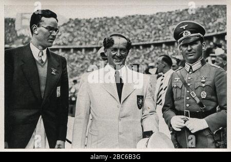 RUSSLAND, 13. AUGUST 2019: Postkarte, die von Deutschland gedruckt wird, zeigt die Olympischen Sommerspiele 1936 Deutschland, ca. 1936 Stockfoto