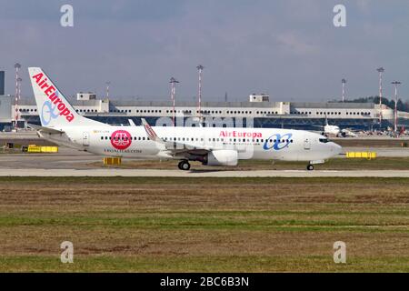 EC-LYR Air Europa Boeing 737 Next Generation / Max - MSN 36595 fotografiert am Flughafen Malpensa, Mailand, Italien Stockfoto