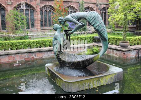 "Das Wasser des Lebens' Skulptur von Stephen Broadbent, Kreuzgang Garth, Kathedrale von Chester, Großbritannien Stockfoto