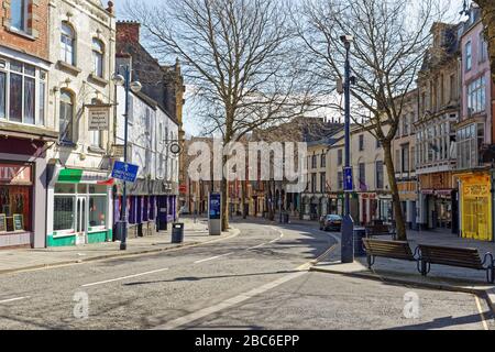 Bild: Wind Street im Stadtzentrum bleibt verlassen, Swansea, Wales, Großbritannien. Dienstag, 31. März 2020 Re: Covid-19 Coronavirus Pandemie, Großbritannien. Stockfoto
