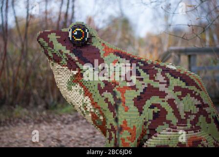 Fred the Frog Lego Brick Collection im Wetland Center, Queen Elizabeth's Walk, Barnes, Richmond, London, SW13 9WT Stockfoto