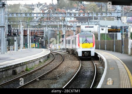 Transport für den Zug der Wales Class 175, der im Newport Station Gwent auf der Strecke nach Manchester im April 2020 ankam Stockfoto