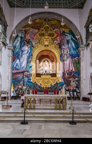 Blick auf den Altaraufsatz in der Basilika unserer Lieben Frau von Candelaria Stockfoto